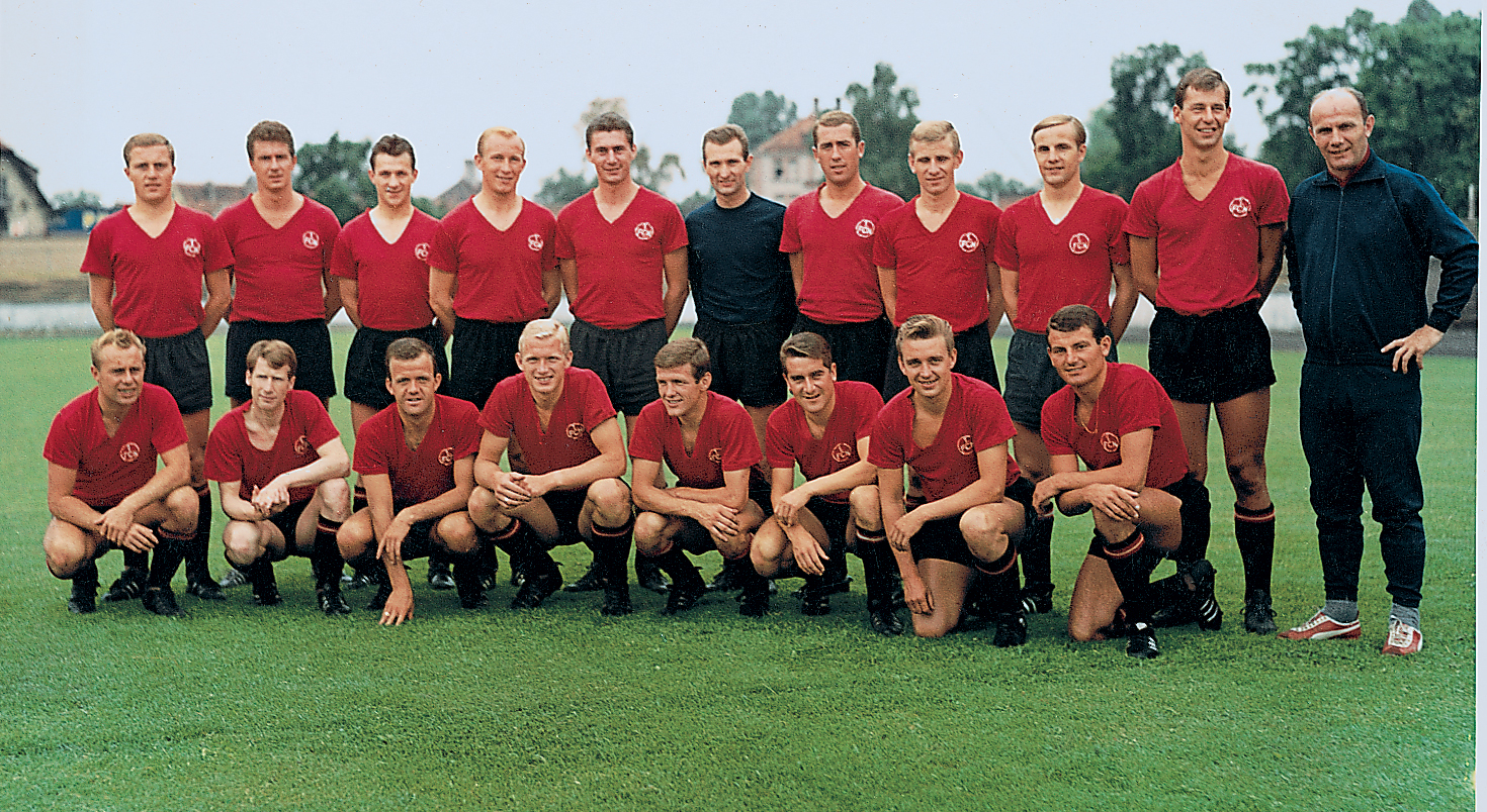 <span  class="uc-style-33486786341" style="font-family:'Open Sans';font-weight:300;font-size:42px;color:#ffffff;">Die Mannschaft von 1964/65</span>