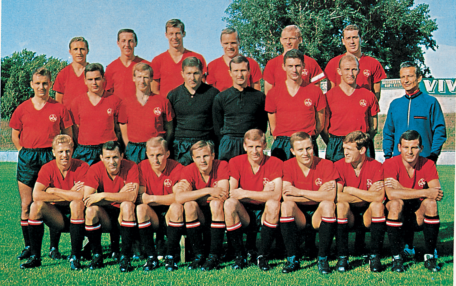 <span  class="uc-style-42160243038" style="font-family:'Open Sans';font-weight:300;font-size:42px;color:#ffffff;">Die Mannschaft von 1965/66</span>