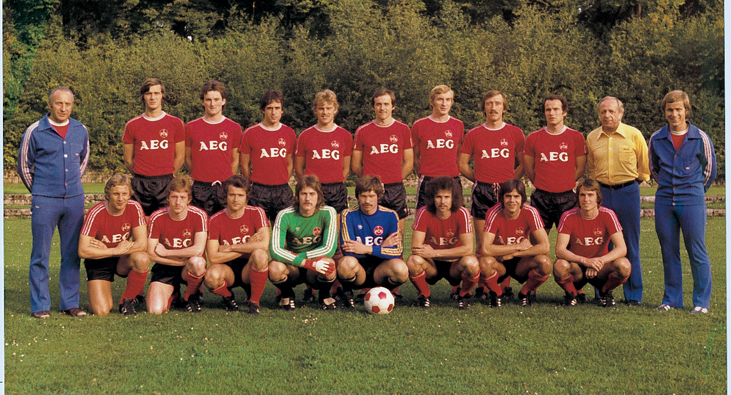 <span  class="uc-style-153173952555" style="font-family:'Open Sans';font-weight:300;font-size:42px;color:#ffffff;">Die Mannschaft von 1976/77</span>