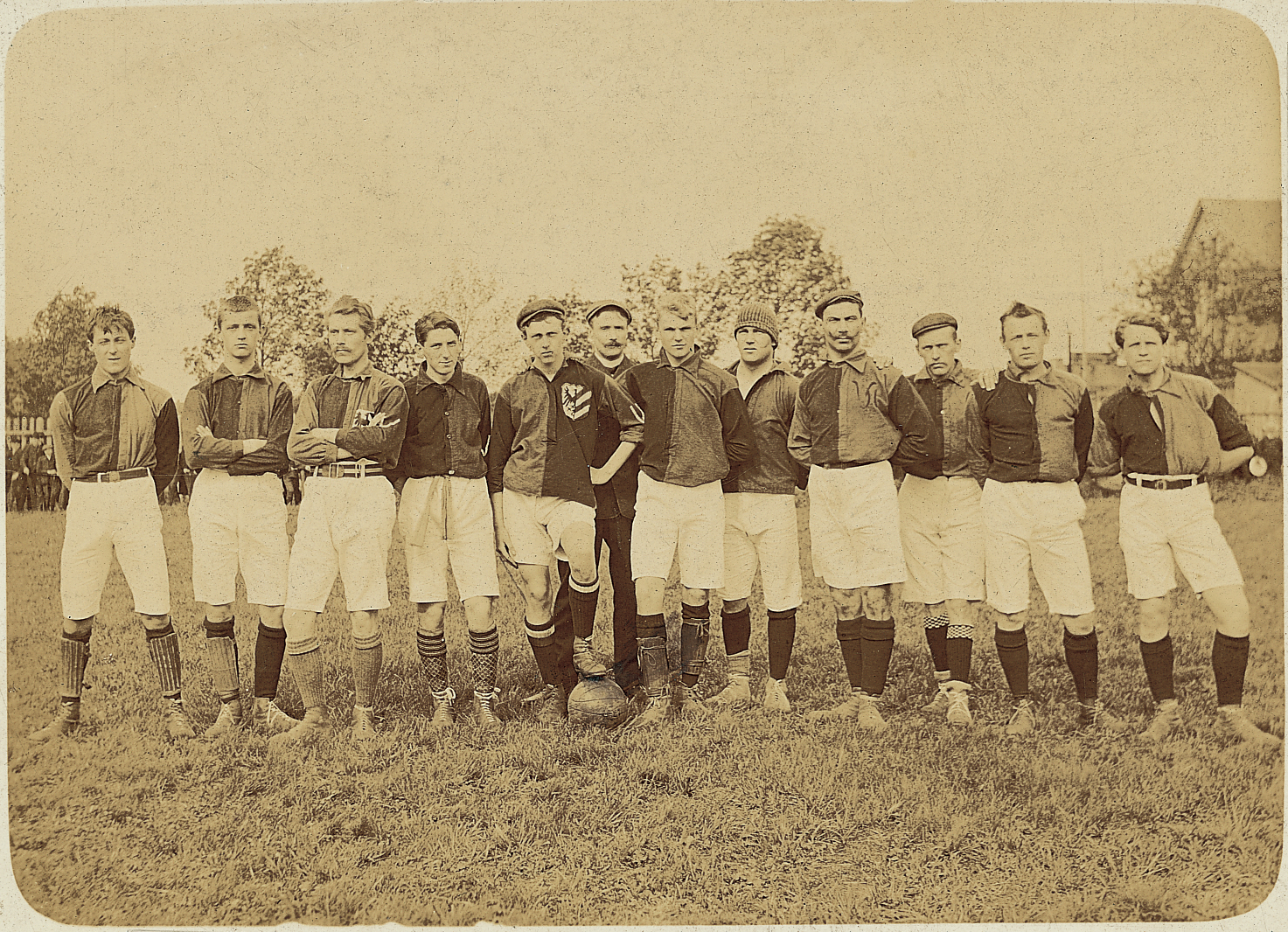 <span  class="uc-style-63300954261" style="font-family:'Open Sans';font-weight:300;font-size:44px;color:#ffffff;">Die Mannschaft von 1904</span>