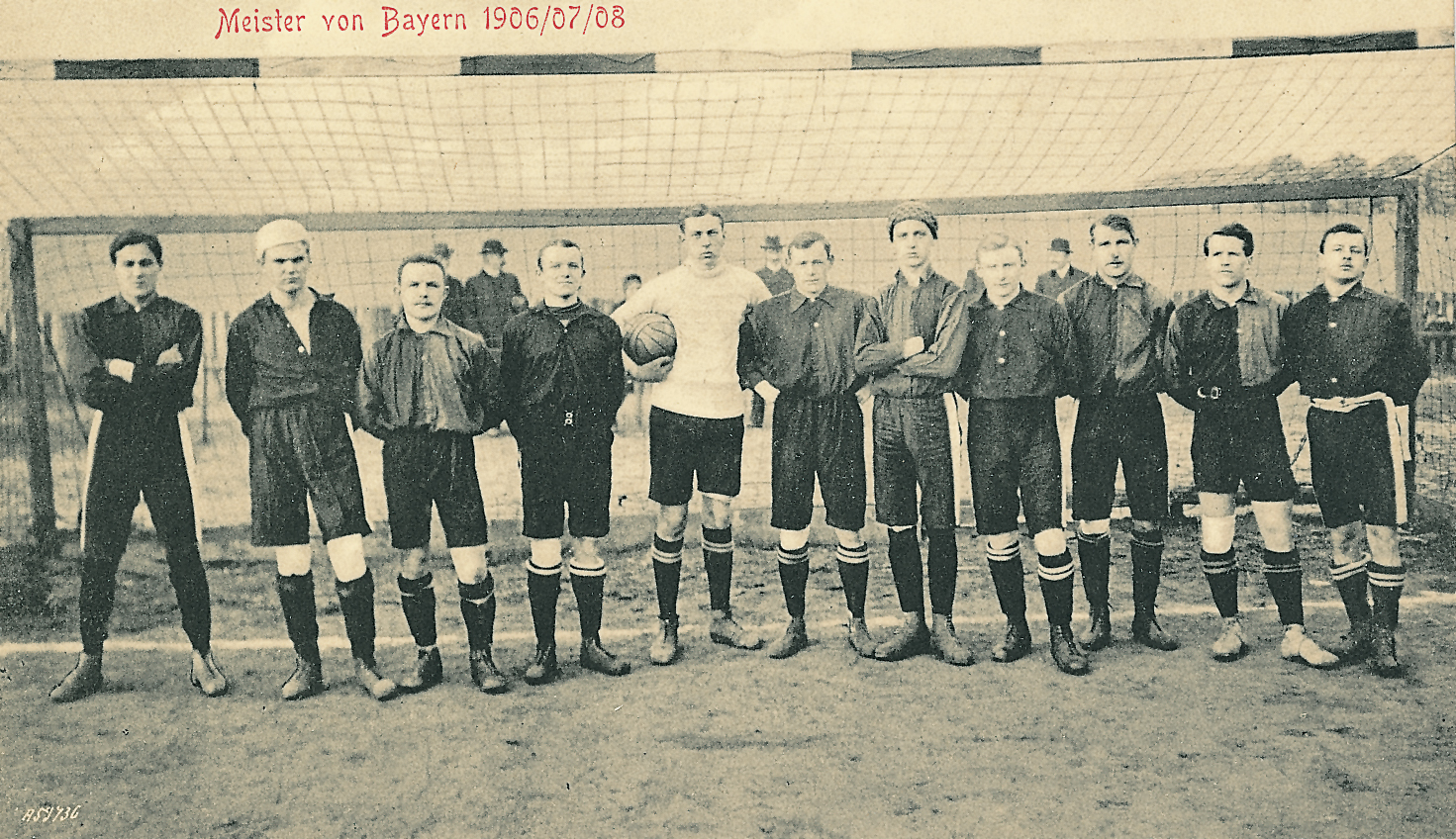 <span  class="uc-style-77345587237" style="font-family:'Open Sans';font-weight:300;font-size:44px;color:#ffffff;">Die Mannschaft von 1905</span>