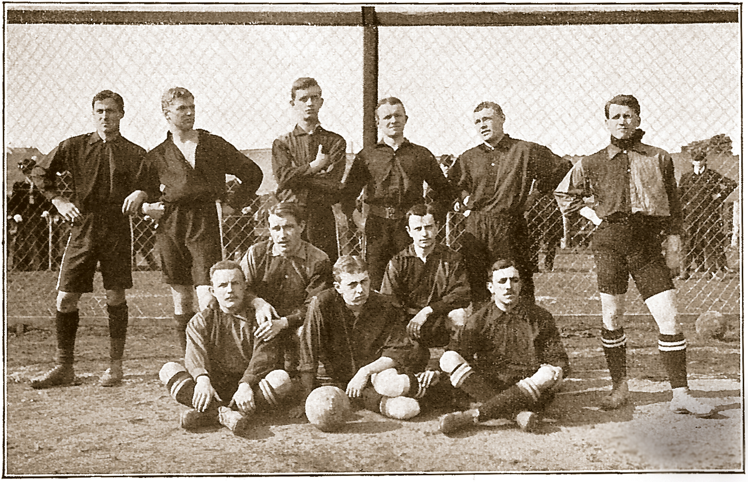 <span  class="uc-style-90545287494" style="font-family:'Open Sans';font-weight:300;font-size:44px;color:#ffffff;">Die Mannschaft von 1907</span>