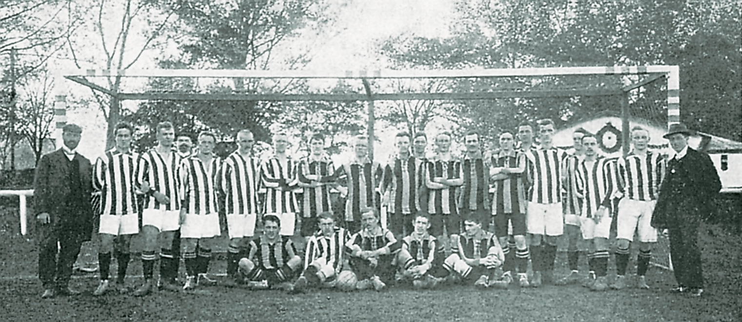 <span  class="uc-style-108337863032" style="font-family:'Open Sans';font-weight:300;font-size:44px;color:#ffffff;">Die Mannschaft von 1908</span>