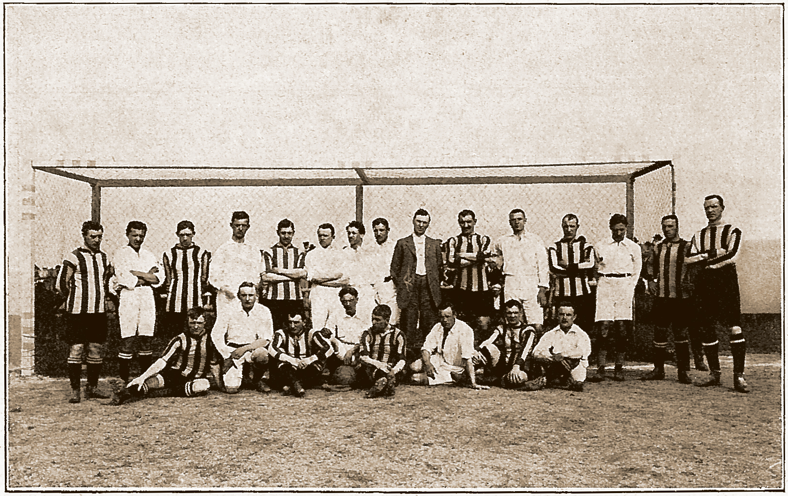 <span  class="uc-style-116617883824" style="font-family:'Open Sans';font-weight:300;font-size:44px;color:#ffffff;">Die Mannschaft von 1909</span>