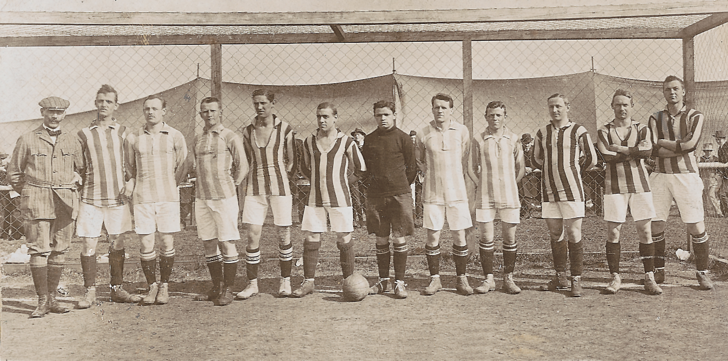 <span  class="uc-style-140243450197" style="font-family:'Open Sans';font-weight:300;font-size:44px;color:#ffffff;">Die Mannschaft von 1912</span>