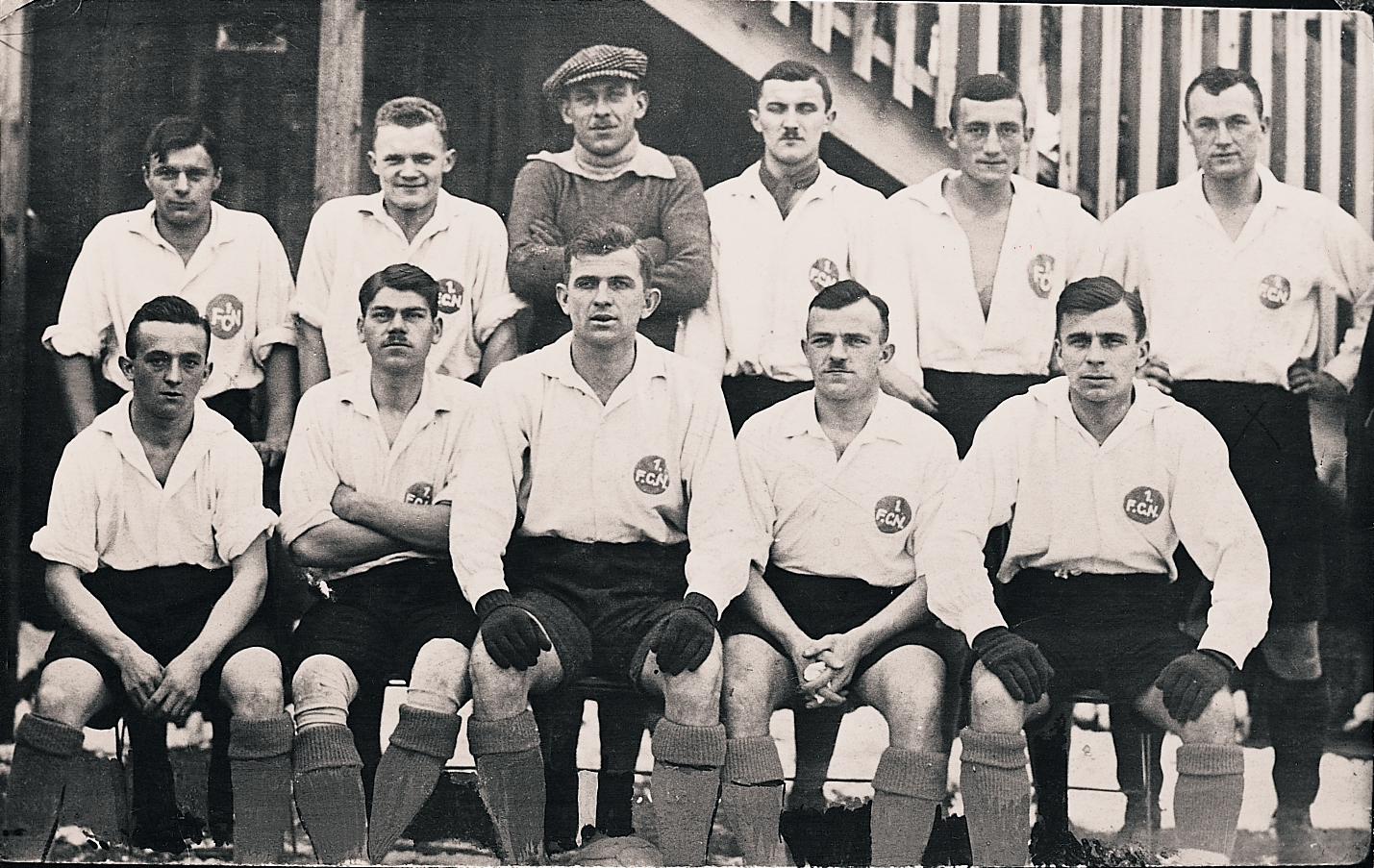 <span  class="uc-style-190204148879" style="font-family:'Open Sans';font-weight:300;font-size:44px;color:#ffffff;">Die Mannschaft von 1919</span>