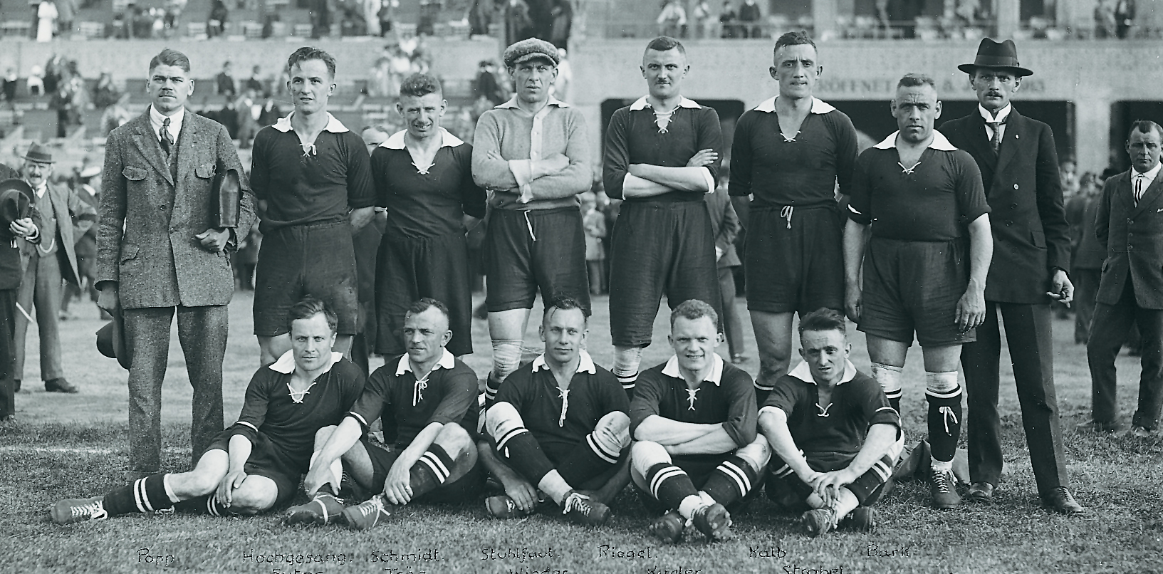 <span  class="uc-style-52236005609" style="font-family:'Open Sans';font-weight:300;font-size:44px;color:#ffffff;">Die Mannschaft von 1924</span>