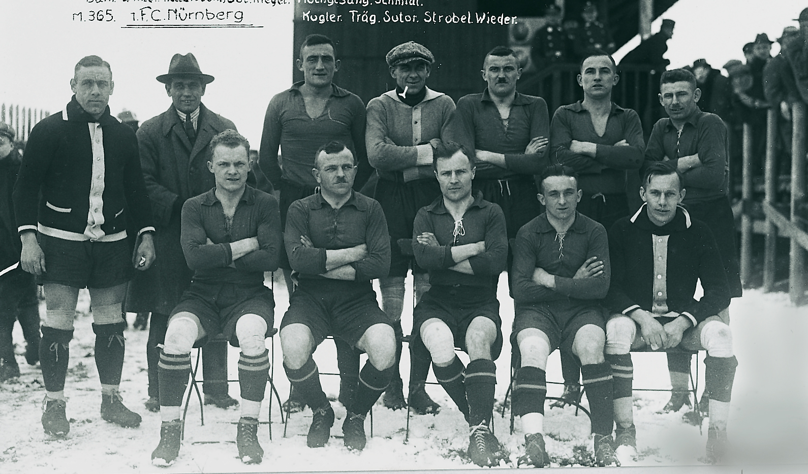 <span  class="uc-style-63553557109" style="font-family:'Open Sans';font-weight:300;font-size:44px;color:#ffffff;">Die Mannschaft von 1925</span>