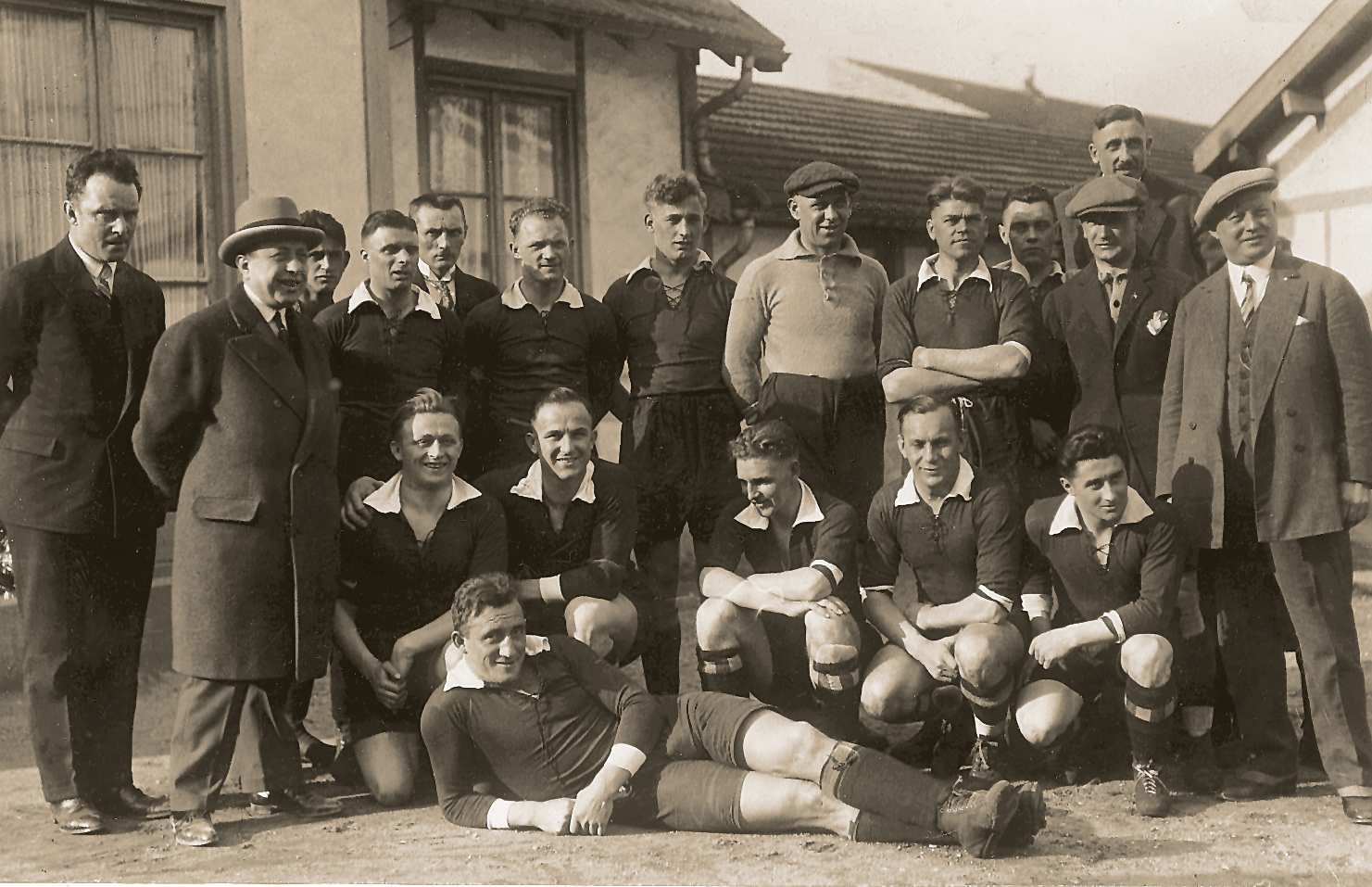 <span  class="uc-style-26808349723" style="font-family:'Open Sans';font-weight:300;font-size:44px;color:#ffffff;">Die Mannschaft von 1928</span>