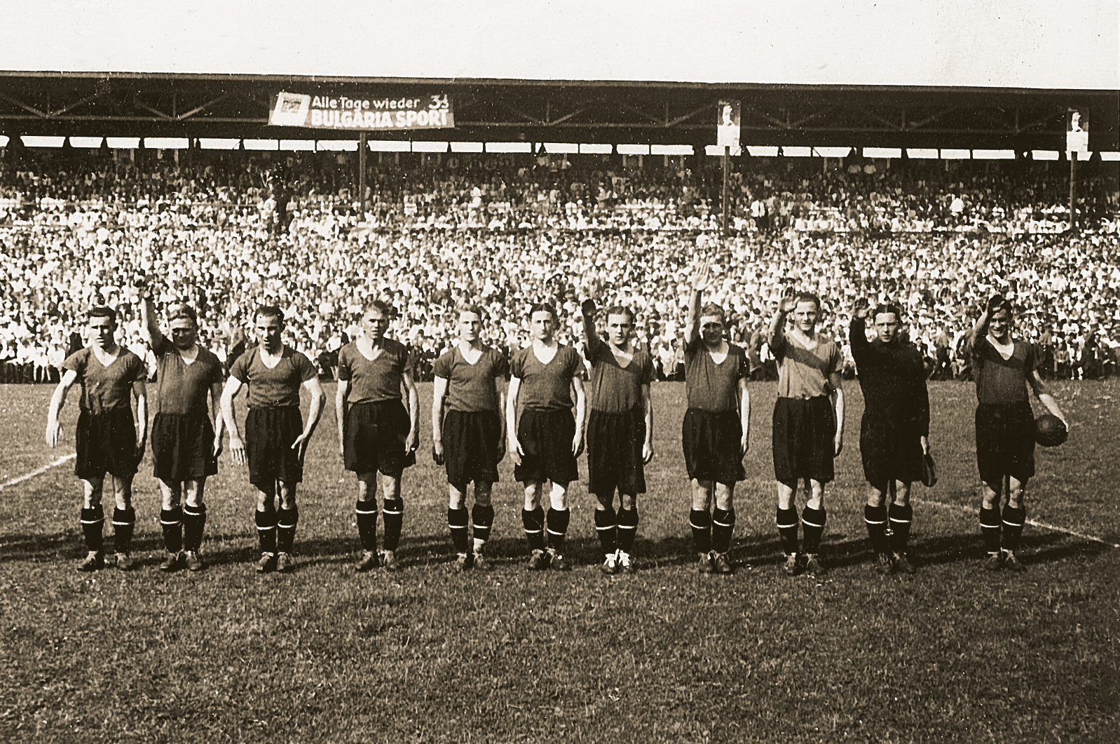 <span  class="uc-style-87461716584" style="font-family:'Open Sans';font-weight:300;font-size:44px;color:#ffffff;">Die Mannschaft von 1934</span>