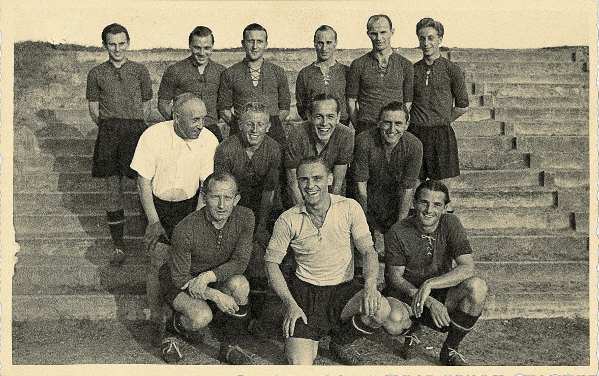 <span  class="uc-style-66084261821" style="font-family:'Open Sans';font-weight:300;font-size:44px;color:#ffffff;">Die Mannschaft von 1950</span>