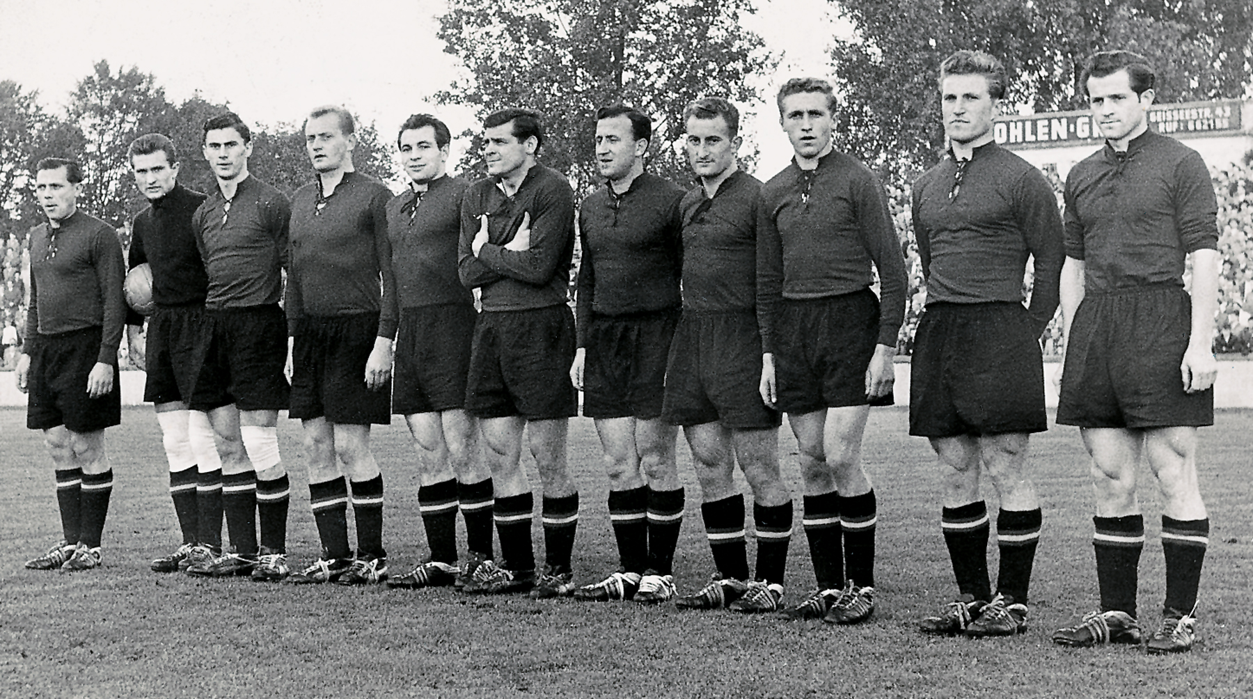 <span  class="uc-style-47121560841" style="font-family:'Open Sans';font-weight:300;font-size:42px;color:#ffffff;">Die Mannschaft von 1958</span>