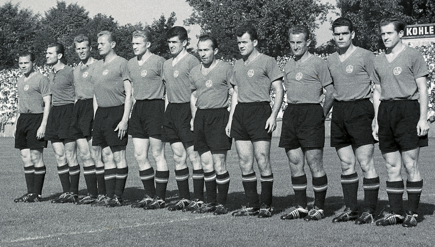 <span  class="uc-style-52067080280" style="font-family:'Open Sans';font-weight:300;font-size:42px;color:#ffffff;">Die Mannschaft von 1959</span>