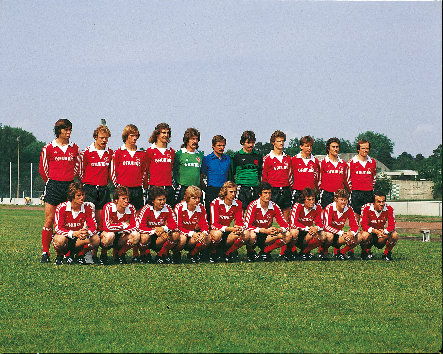 <span  class="uc-style-32414054445" style="font-family:'Open Sans';font-weight:300;font-size:42px;color:#ffffff;">Die Mannschaft von 1978/79</span>