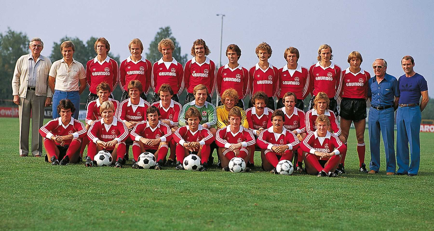 <span  class="uc-style-45662207288" style="font-family:'Open Sans';font-weight:300;font-size:42px;color:#ffffff;">Die Mannschaft von 1979/80</span>