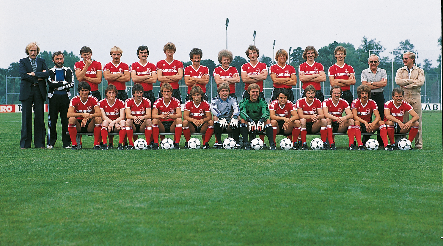 <span  class="uc-style-57842188757" style="font-family:'Open Sans';font-weight:300;font-size:42px;color:#ffffff;">Die Mannschaft von 1980/81</span>