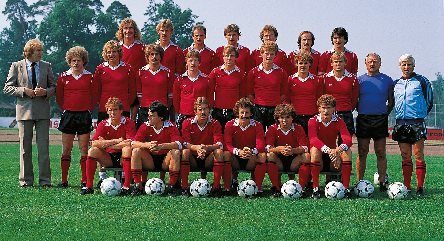 <span  class="uc-style-66491147872" style="font-family:'Open Sans';font-weight:300;font-size:42px;color:#ffffff;">Die Mannschaft von 1981/82</span>