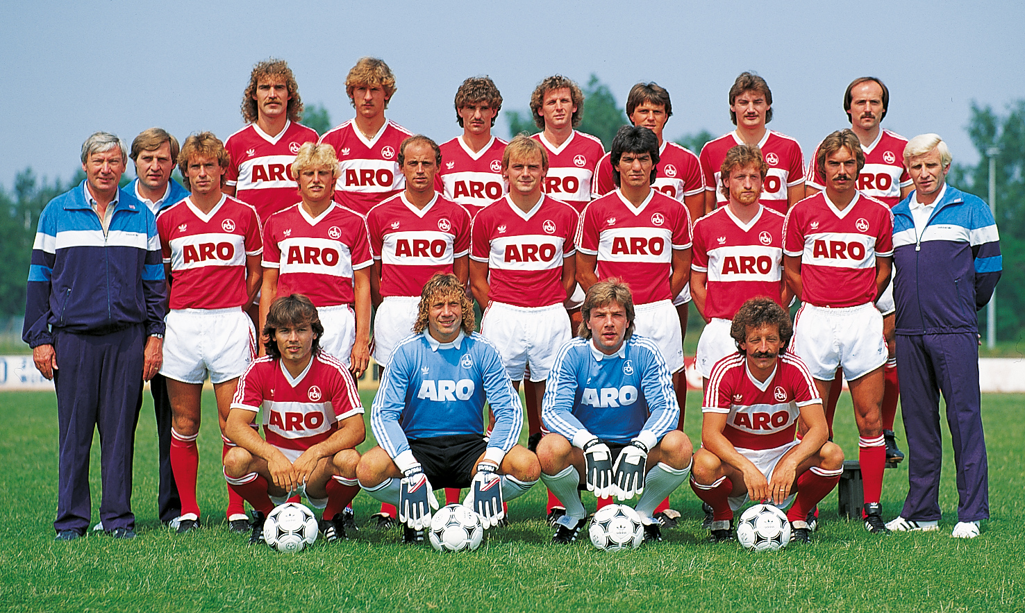 <span  class="uc-style-76932198132" style="font-family:'Open Sans';font-weight:300;font-size:42px;color:#ffffff;">Die Mannschaft von 1982/83</span>