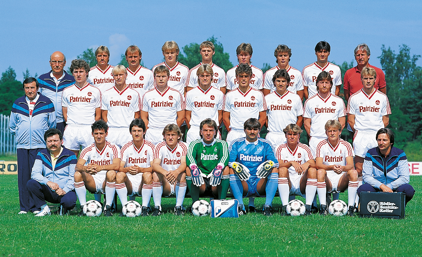 <span  class="uc-style-109581616430" style="font-family:'Open Sans';font-weight:300;font-size:42px;color:#ffffff;">Die Mannschaft von 1985/86</span>