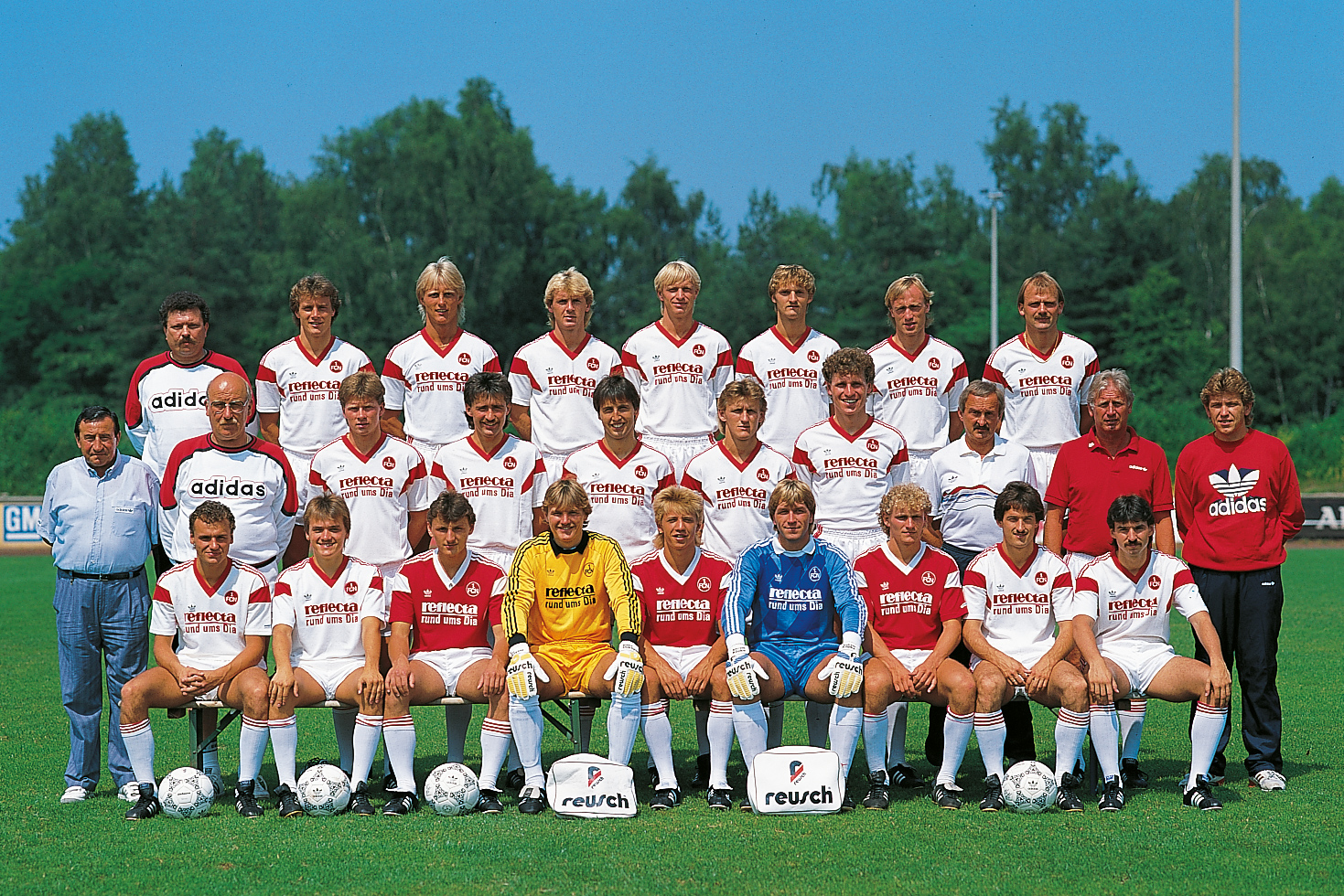 <span  class="uc-style-126617275257" style="font-family:'Open Sans';font-weight:300;font-size:42px;color:#ffffff;">Die Mannschaft von 1987/88</span>