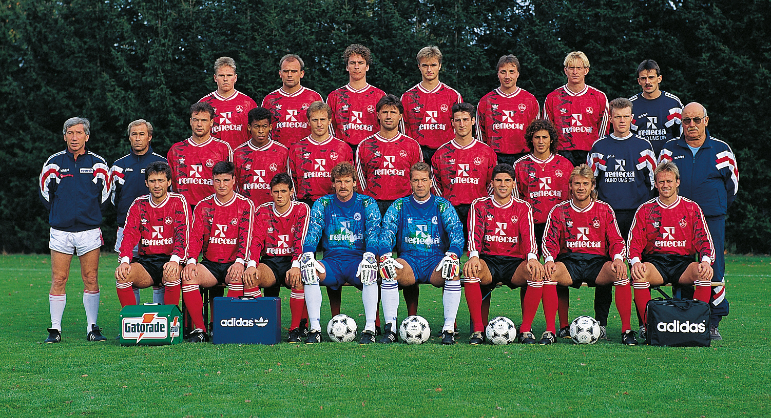 <span  class="uc-style-176259806670" style="font-family:'Open Sans';font-weight:300;font-size:42px;color:#ffffff;">Die Mannschaft von 1992/93</span>