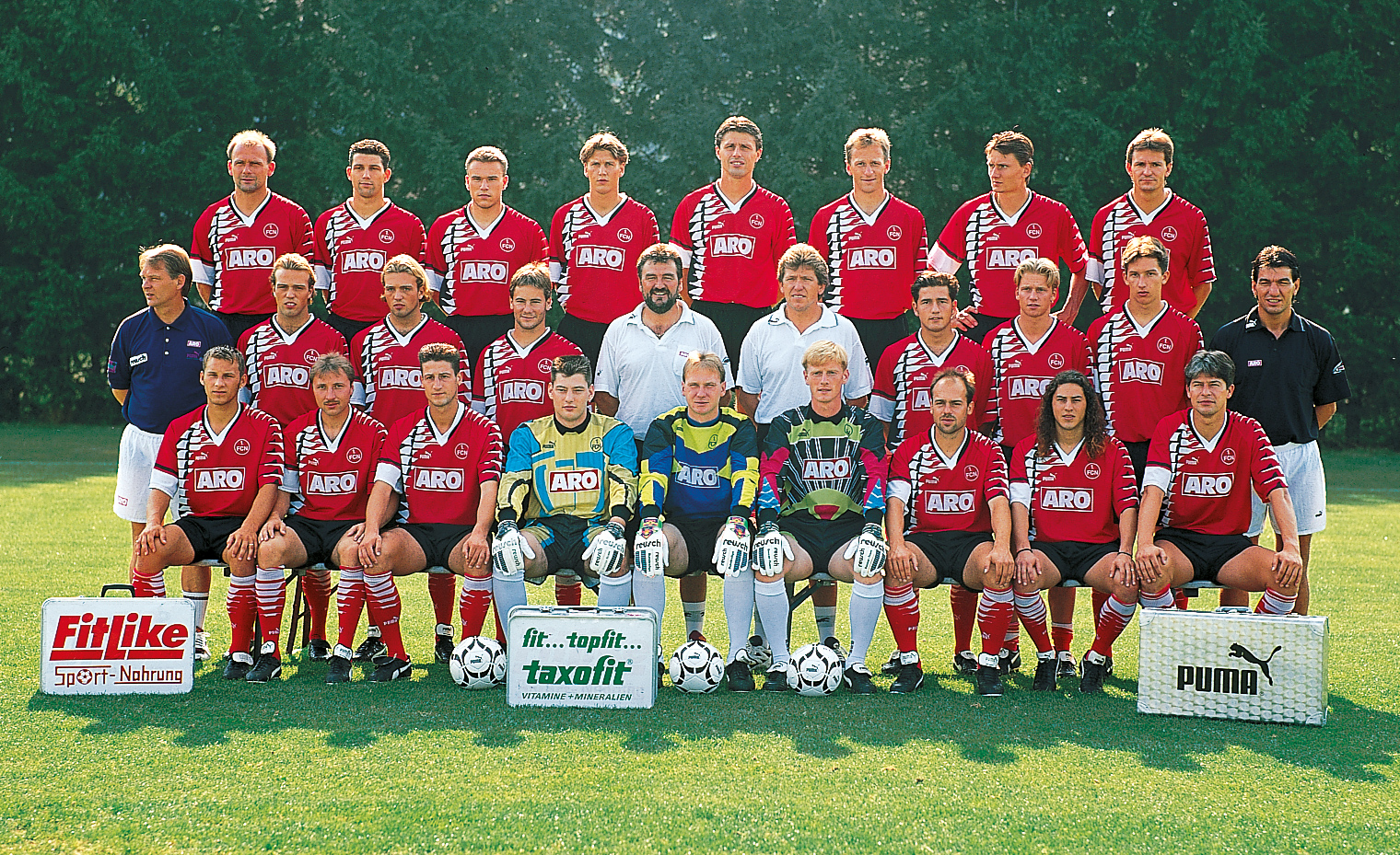 <span  class="uc-style-190477370868" style="font-family:'Open Sans';font-weight:300;font-size:42px;color:#ffffff;">Die Mannschaft von 1994/95</span>