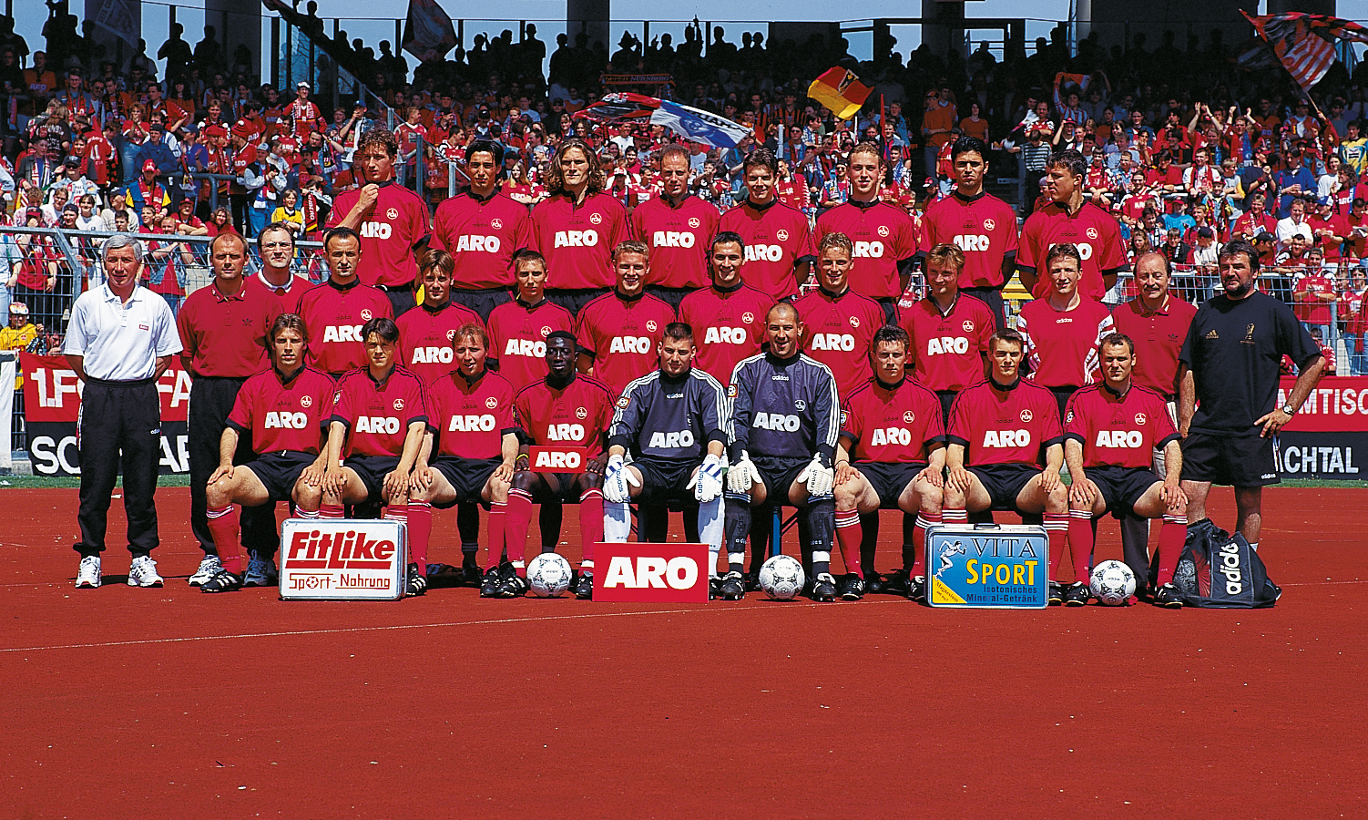 <span  class="uc-style-27533988022" style="font-family:'Open Sans';font-weight:300;font-size:42px;color:#ffffff;">Die Mannschaft von 1996/97</span>