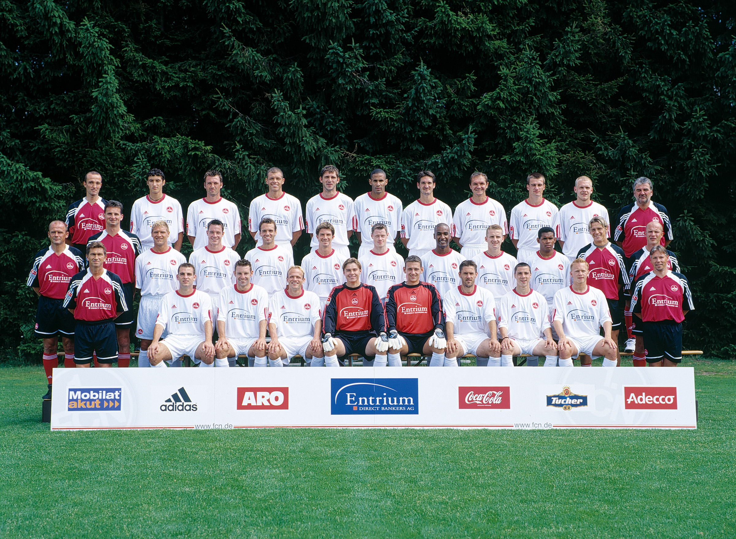 <span  class="uc-style-77049095524" style="font-family:'Open Sans';font-weight:300;font-size:42px;color:#ffffff;">Die Mannschaft von 2002/03</span>