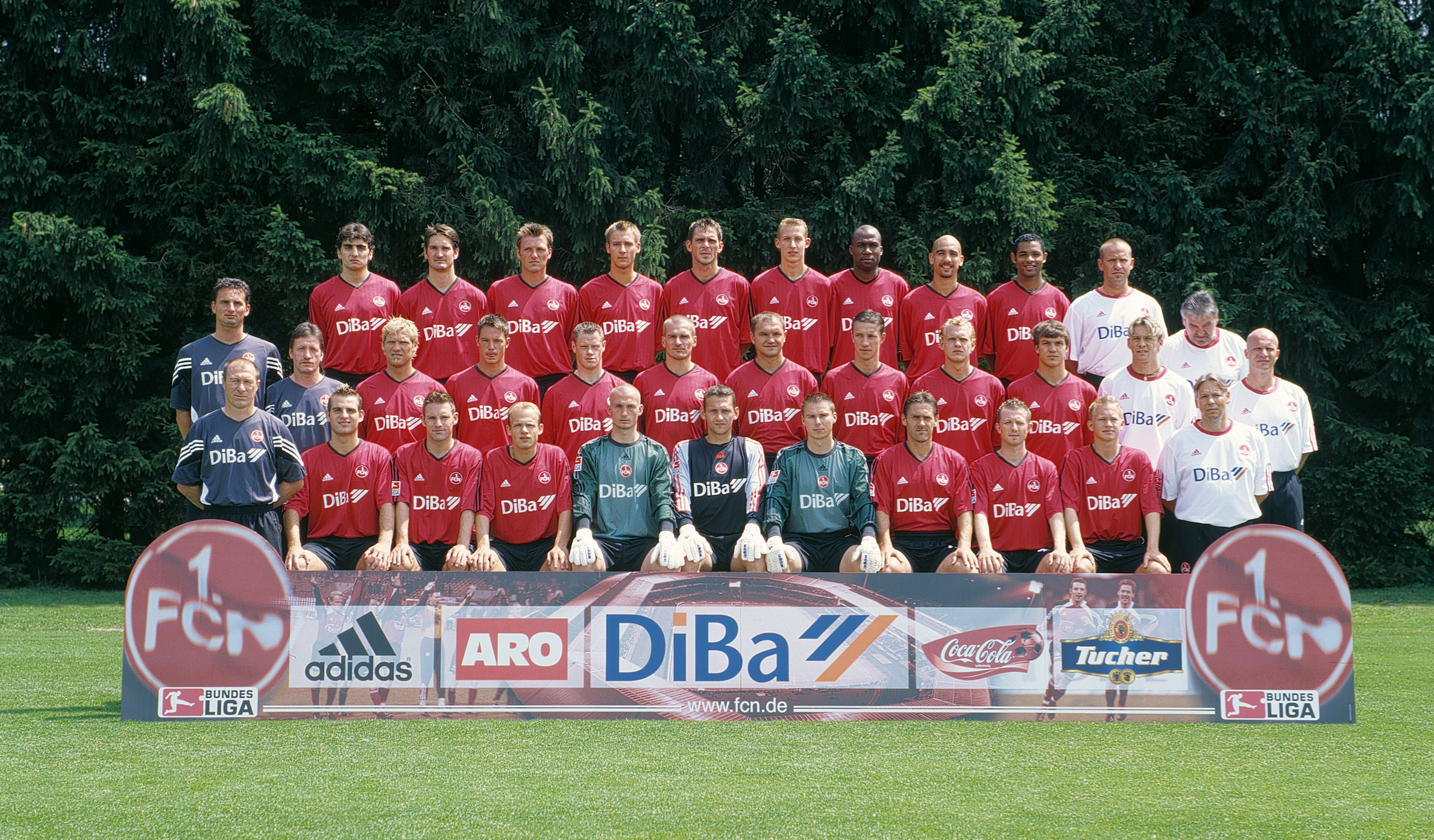 <span  class="uc-style-82204179735" style="font-family:'Open Sans';font-weight:300;font-size:42px;color:#ffffff;">Die Mannschaft von 2003/04</span>