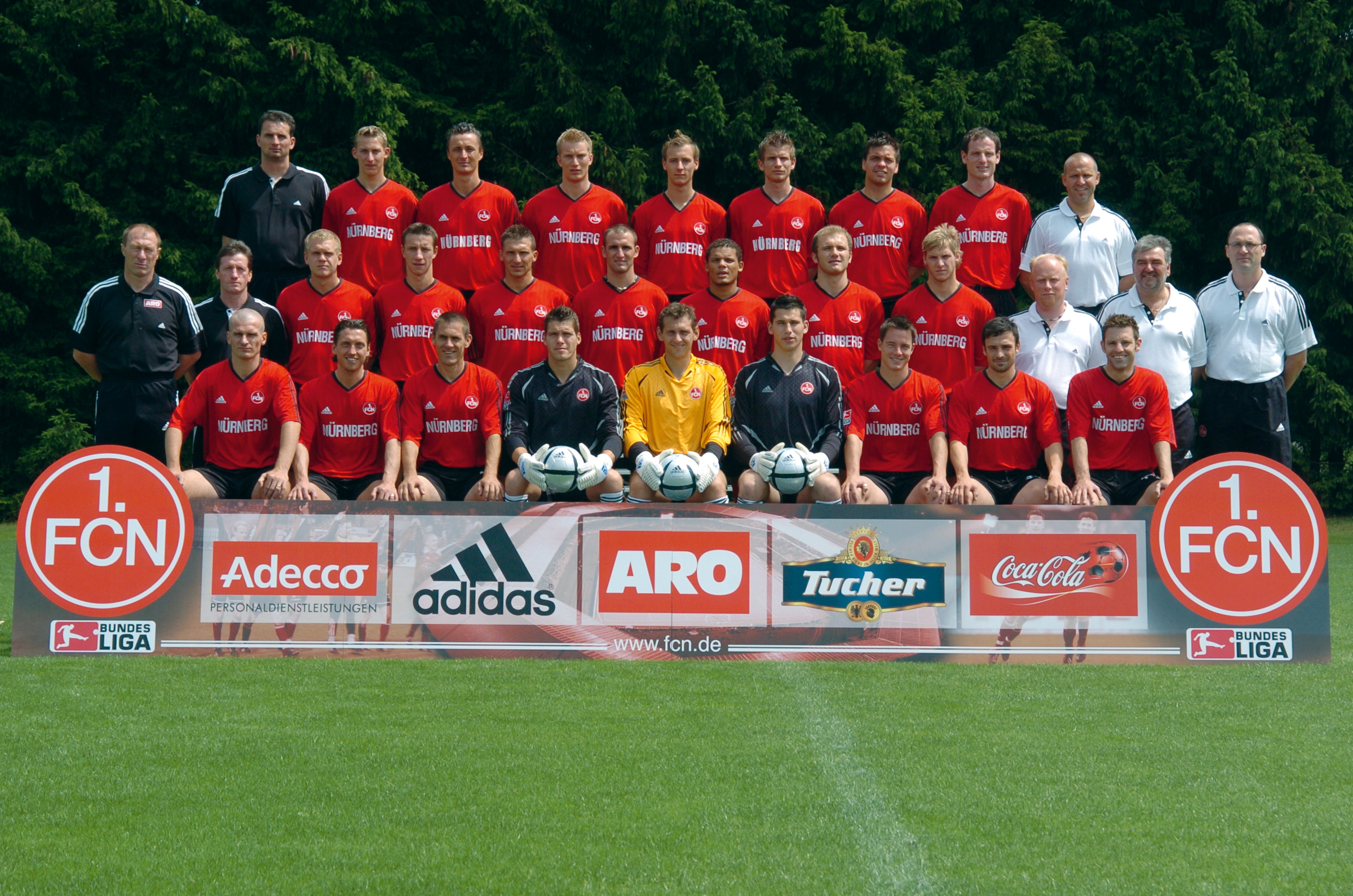 <span  class="uc-style-99681556252" style="font-family:'Open Sans';font-weight:300;font-size:42px;color:#ffffff;">Die Mannschaft von 2004/05</span>